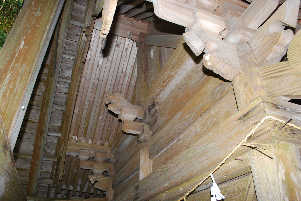 矢黒神社本殿側面