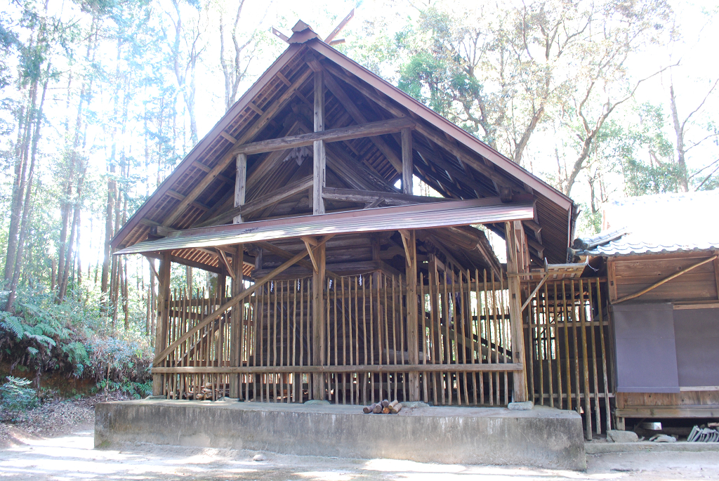 遥拝阿蘇神社本殿と覆屋