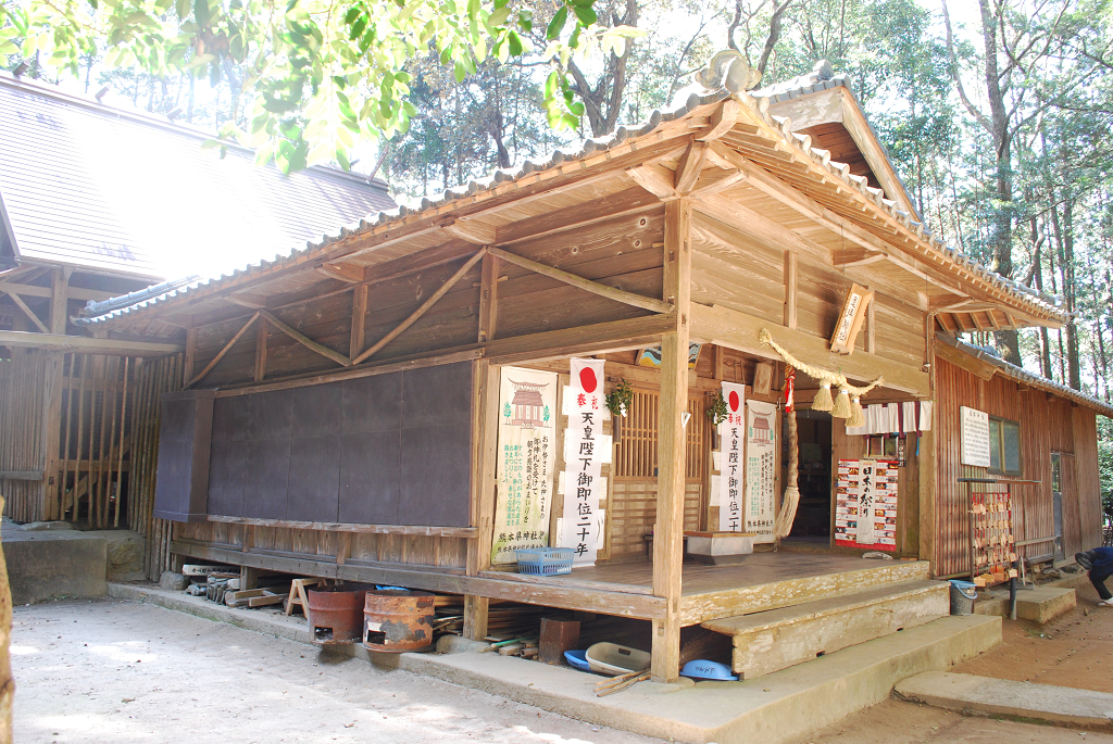 遥拝阿蘇神社拝殿正側面