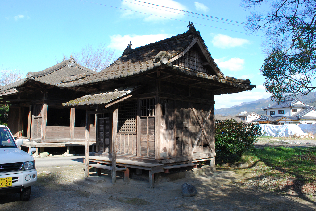 井口八幡神社薬師堂正側面