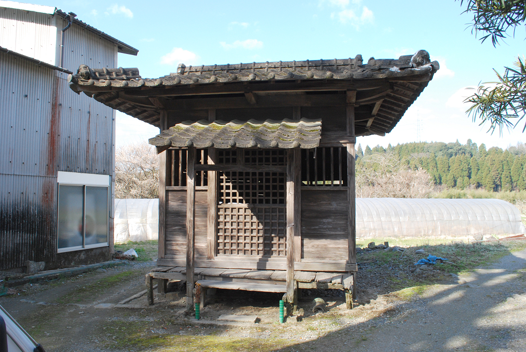 井口八幡神社薬師堂正側面