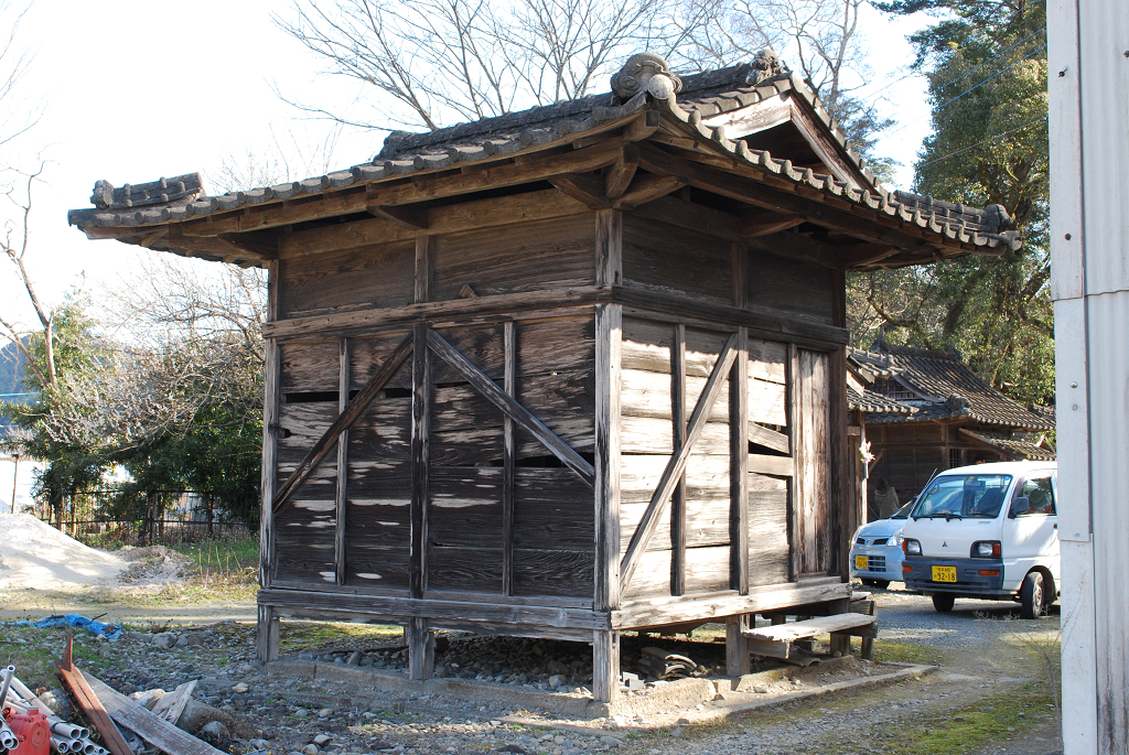 井口八幡神社毘沙門堂背側面