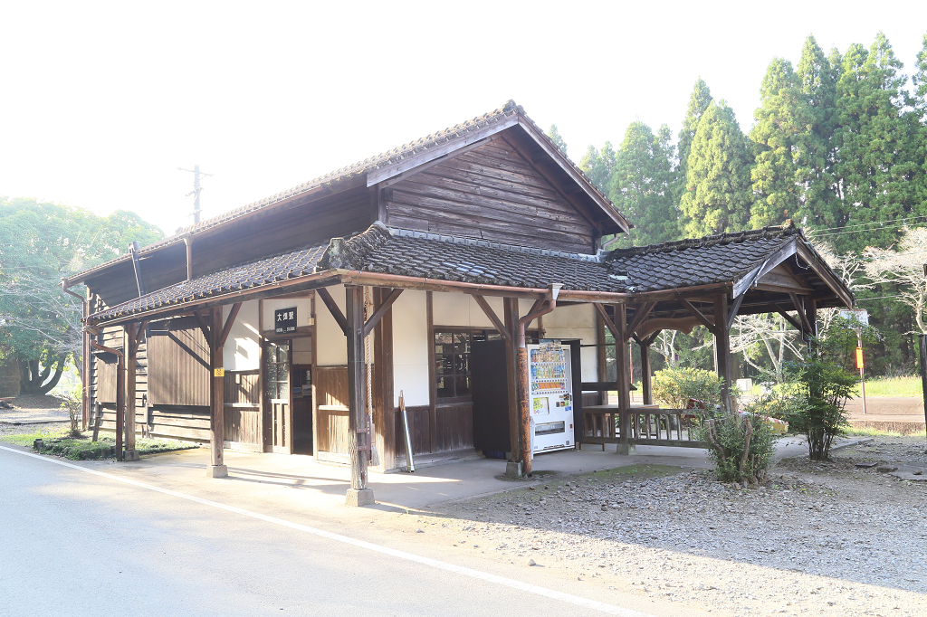 井口八幡神社薬師堂正側面
