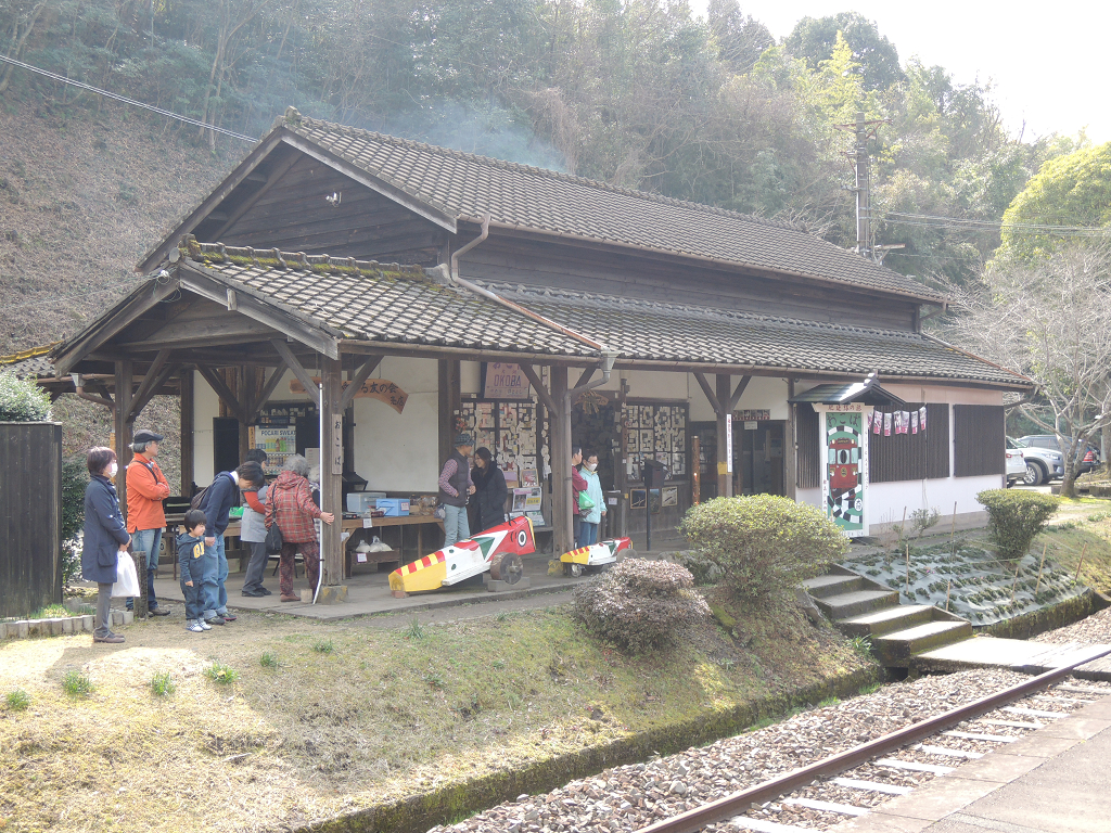 井口八幡神社毘沙門堂背側面