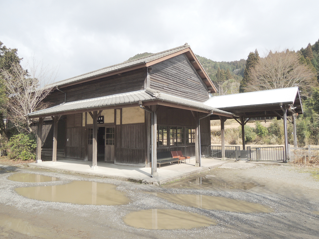 井口八幡神社薬師堂正側面