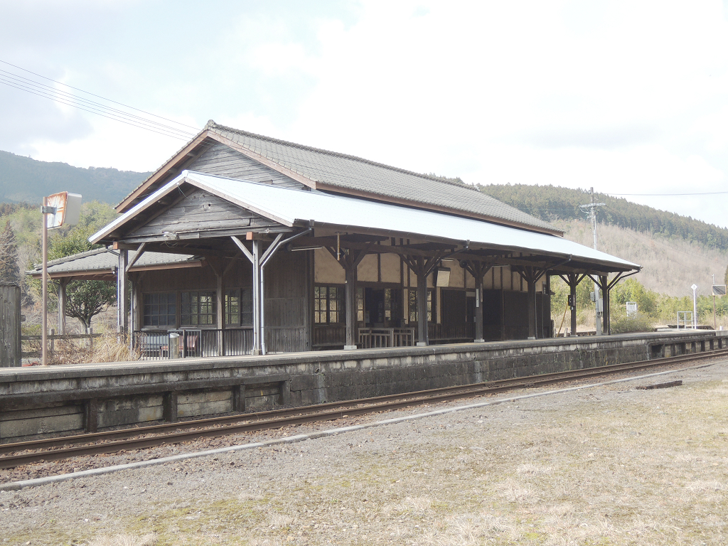 井口八幡神社毘沙門堂背側面