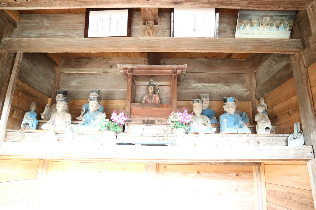 十王堂の厨子と十王像