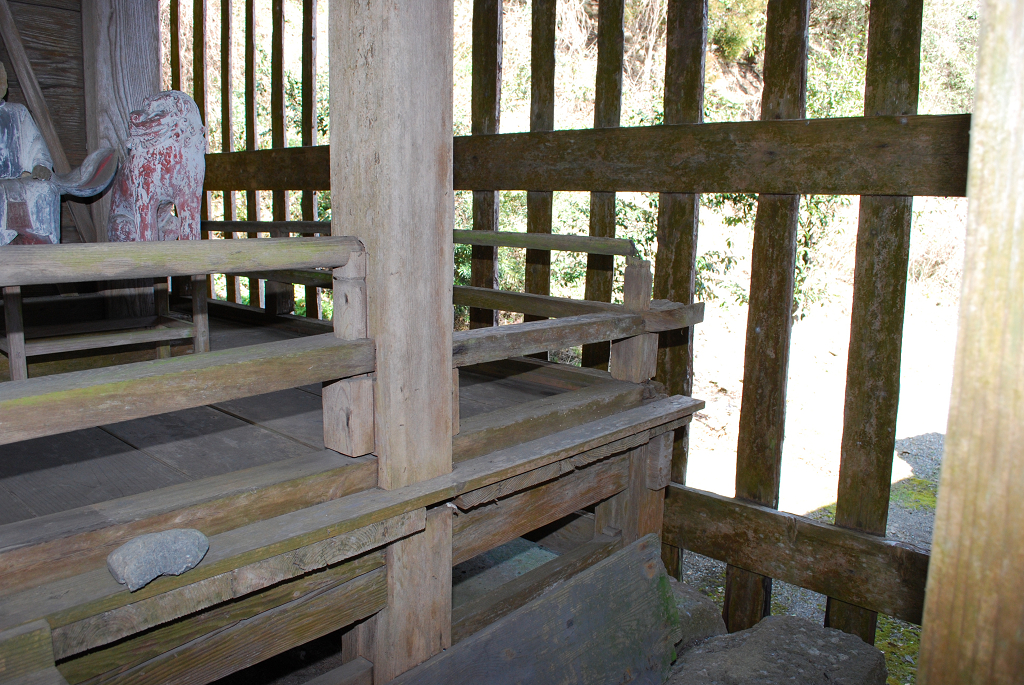 万江阿蘇神社本殿縁高欄