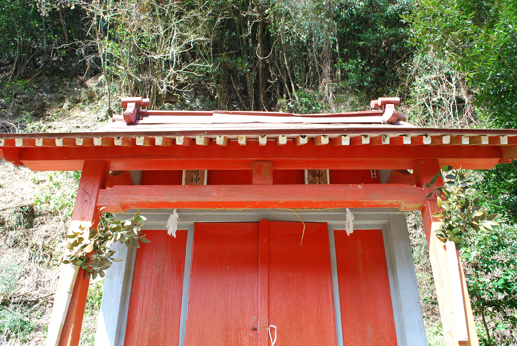 万江阿蘇神社本殿側面