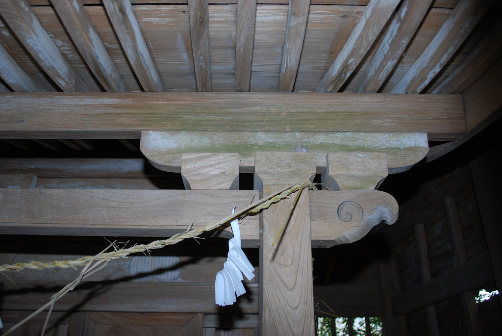 神松谷阿蘇神社本殿向拝木鼻