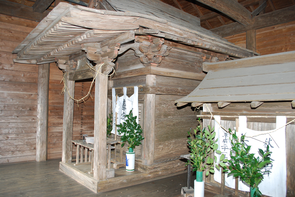 井沢熊野座神社左脇殿