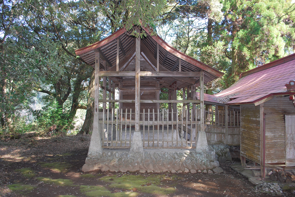 四浦阿蘇神社本殿側面