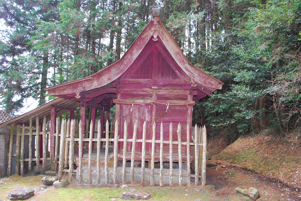 山本神社本殿側面