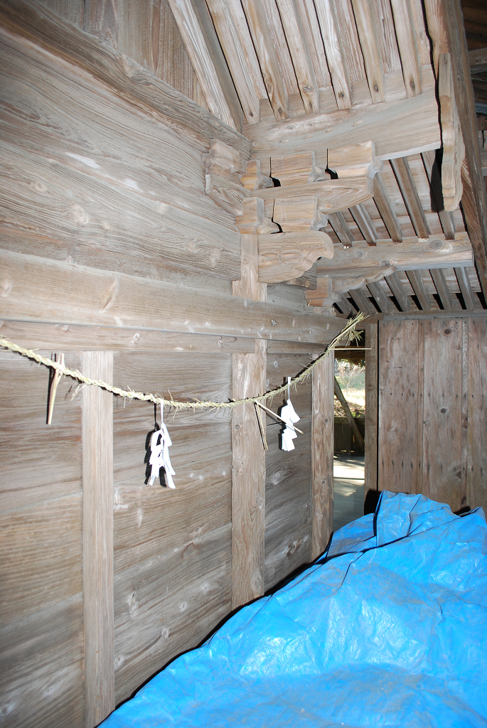 木本神社本殿側面