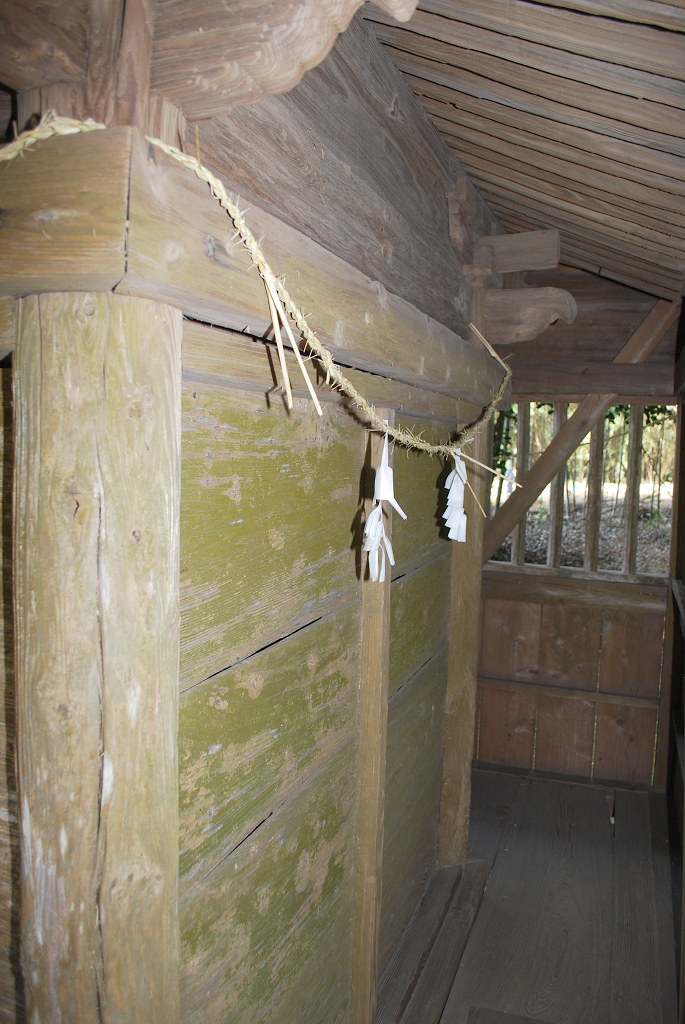 木本神社本殿背面