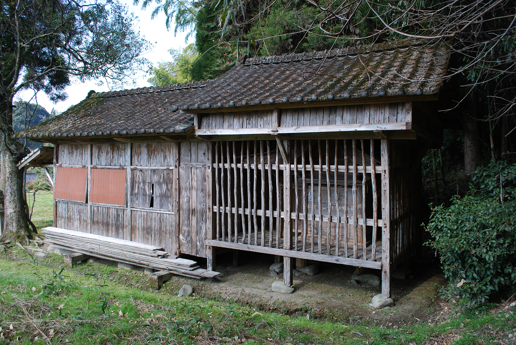 二宮神社拝殿と覆屋