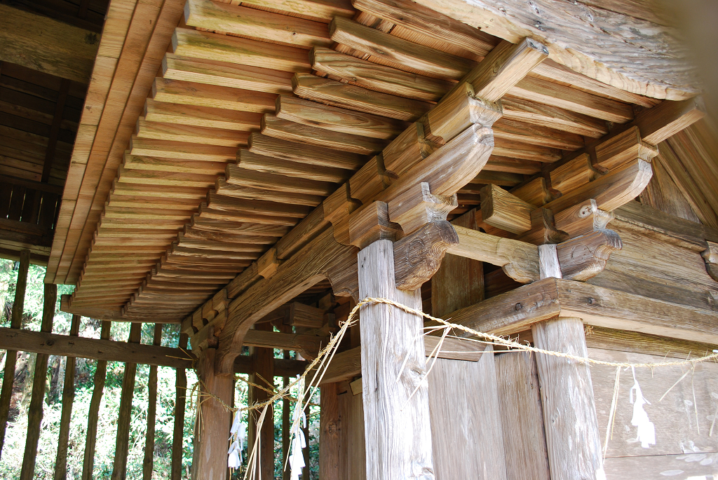 二宮神社本殿向拝