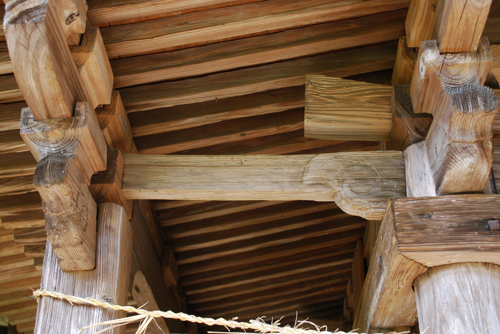 二宮神社本殿身舎頭貫