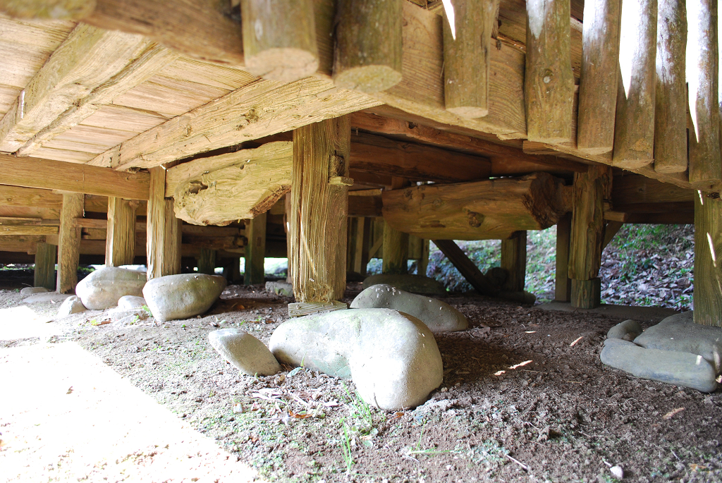 二宮神社本殿床組材