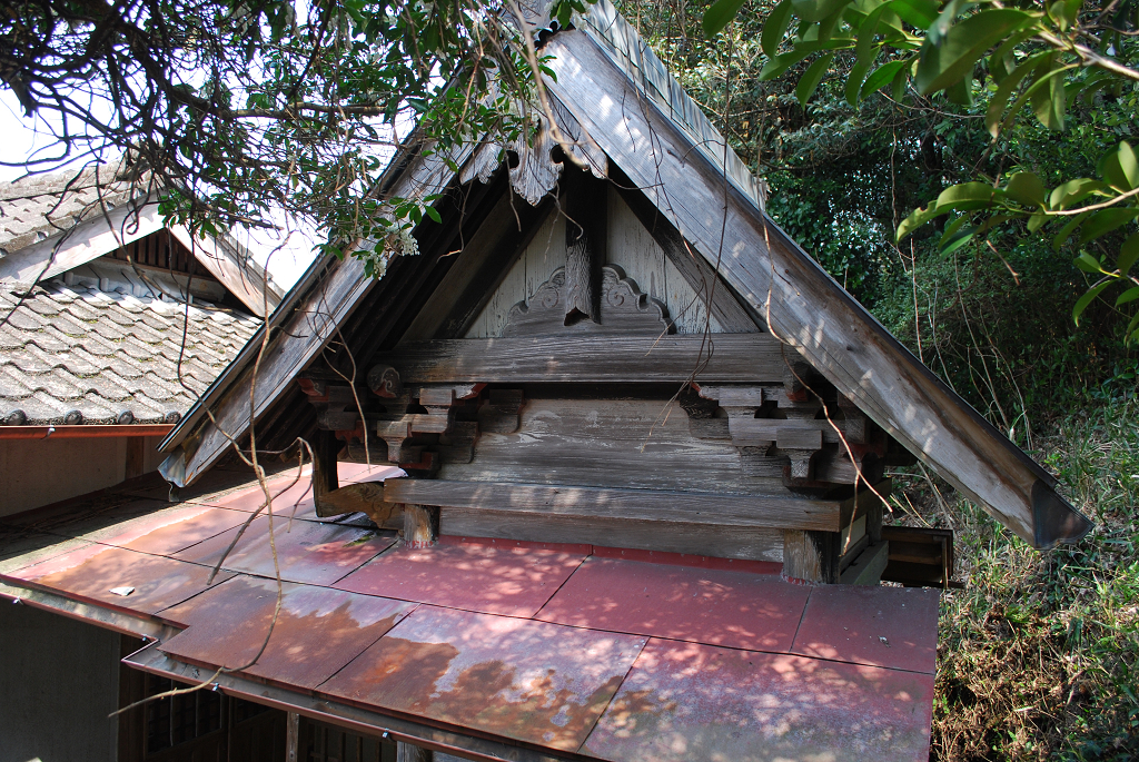 平野神社本殿妻面