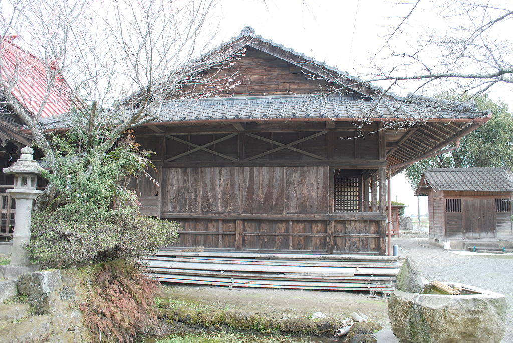 荒田大王神社拝殿側面