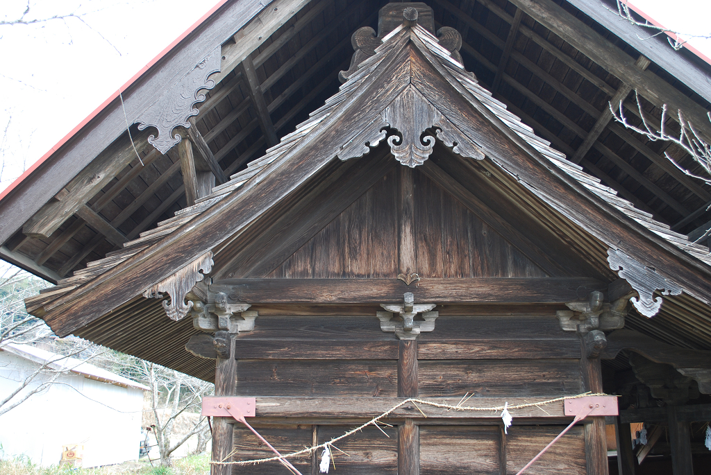 平野神社本殿妻面