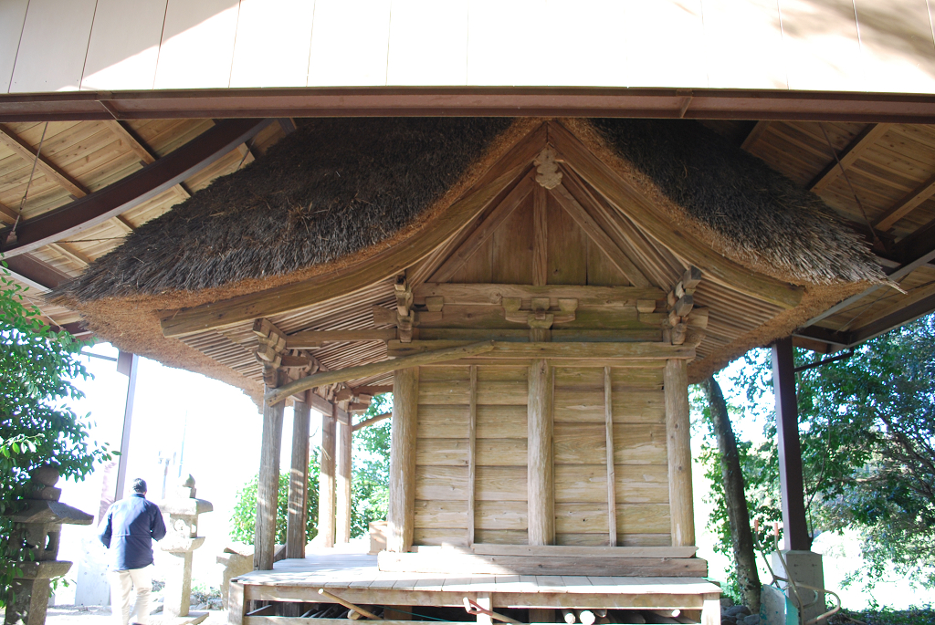 上永里雲羽神社本殿側面