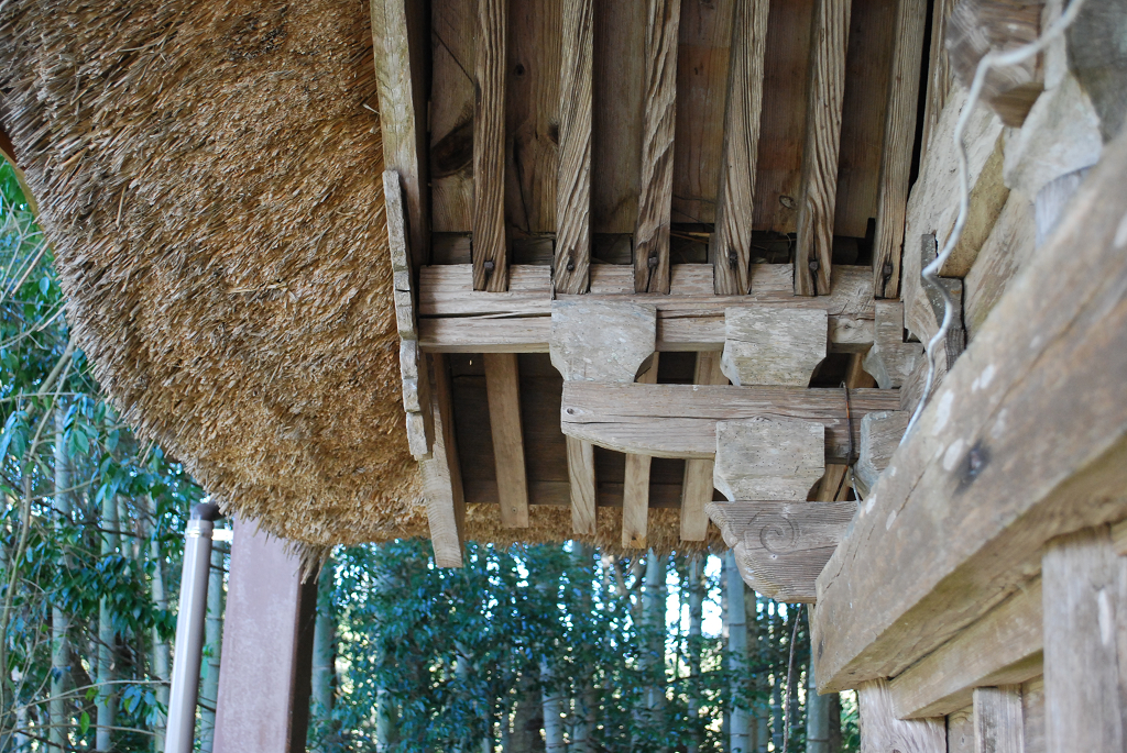 上永里雲羽神社本殿桁行方向頭貫木鼻