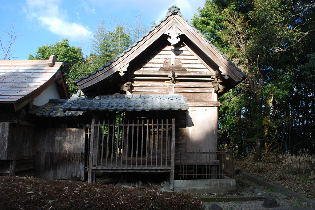 築地熊野座神社本殿側面