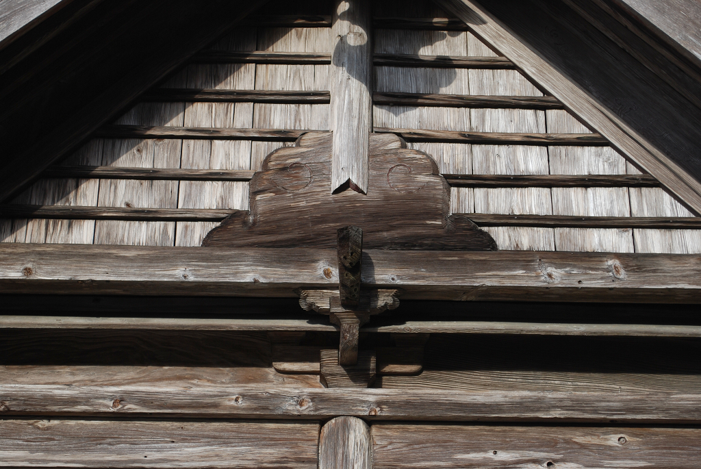 築地熊野座神社本殿妻飾り