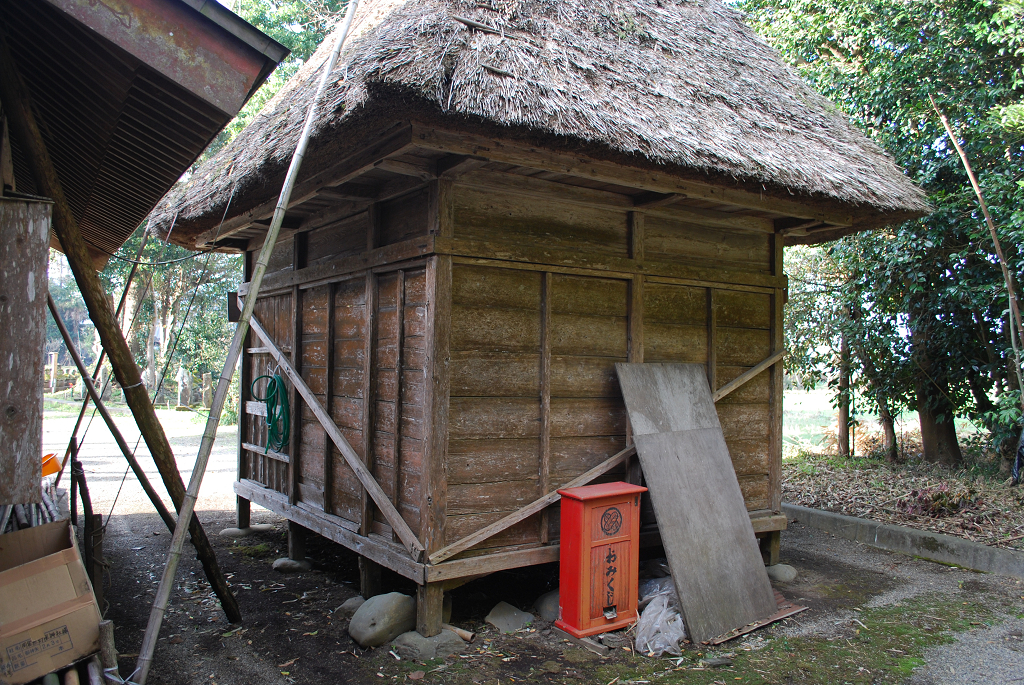 築地熊野座神社薬師堂背側面