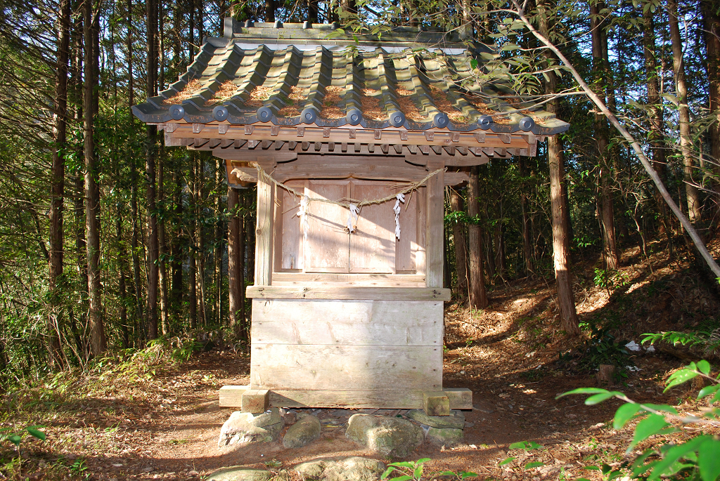 鷺巣山神社本殿正面