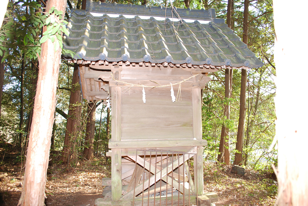 鷺巣山神社本殿背面