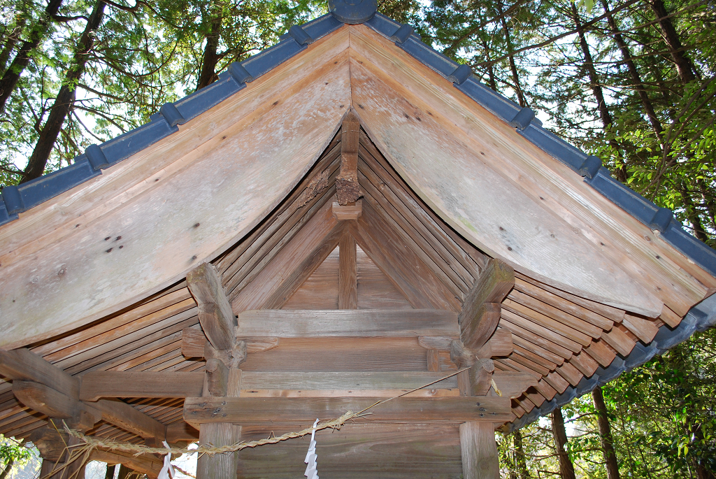 鷺巣山神社本殿妻飾り