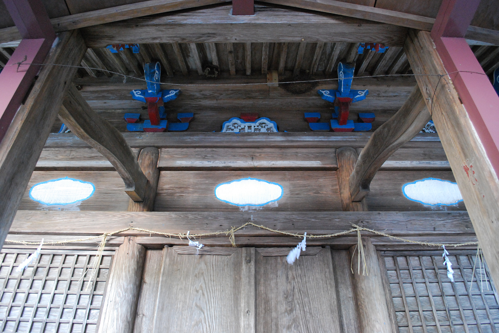 岡原霧島神社本殿正面