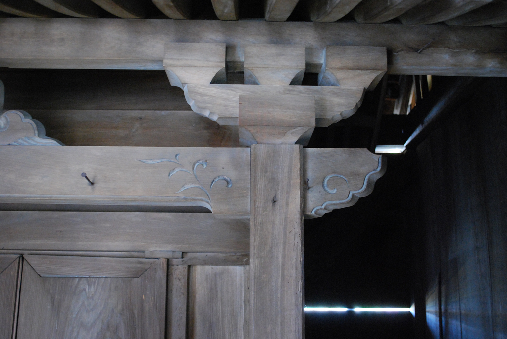 熊野坐神社本殿向拝水引虹梁・木鼻