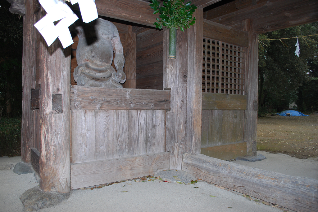 王宮神社楼門下層内部