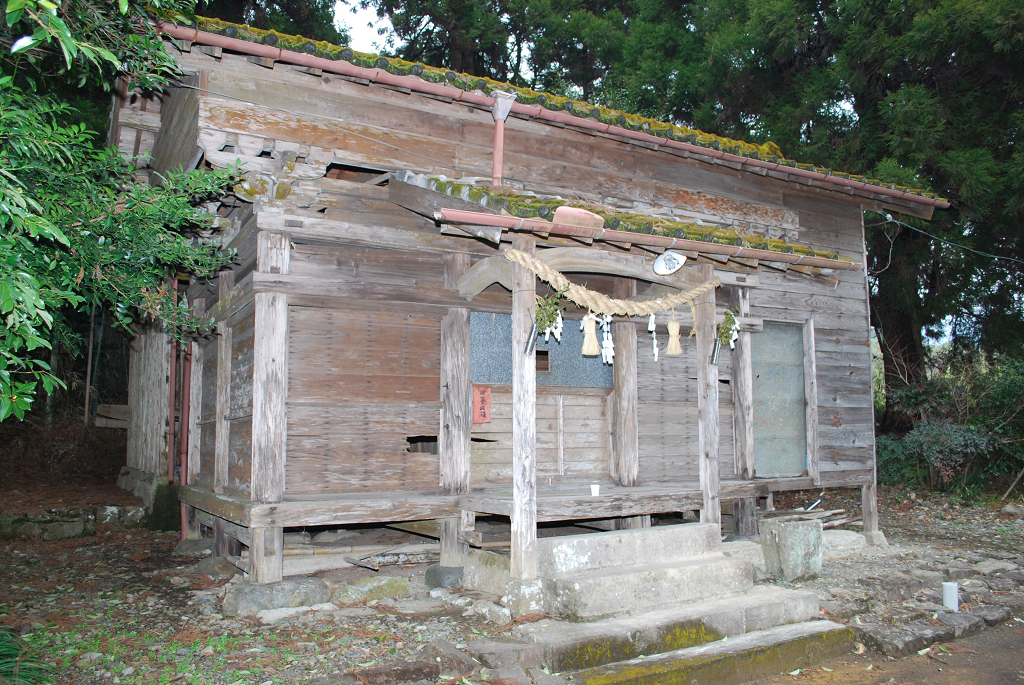 東光寺八幡宮旧本殿正側面