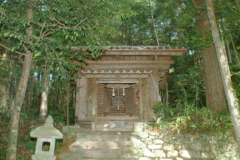 久米治頼神社本殿正面