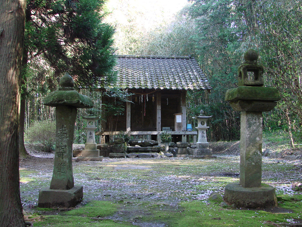 白鳥神社境内