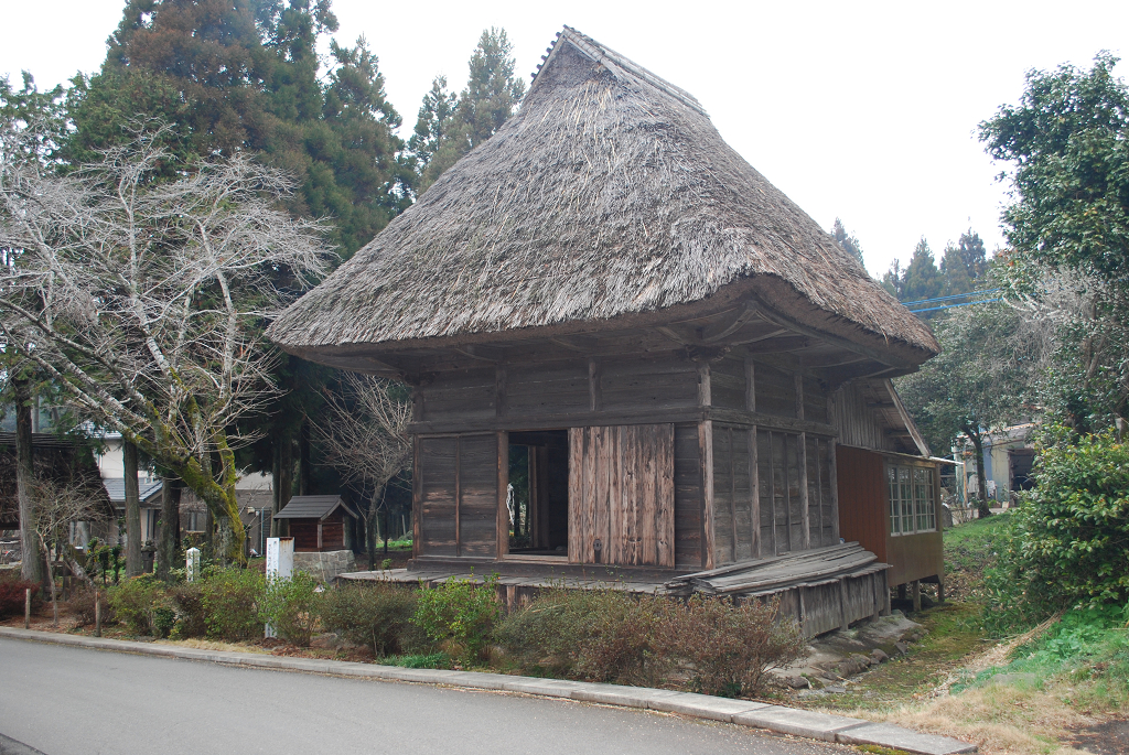 長運寺薬師堂背側面
                                    