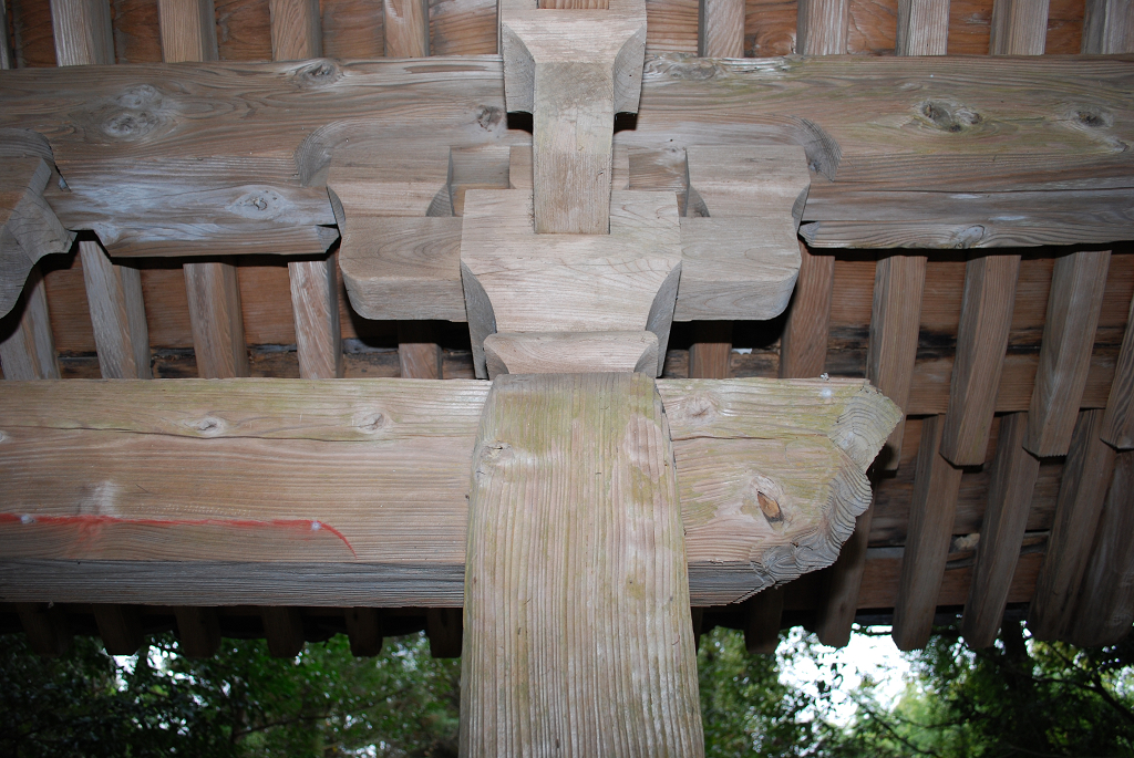 諏訪神社本殿向拝頭貫木鼻