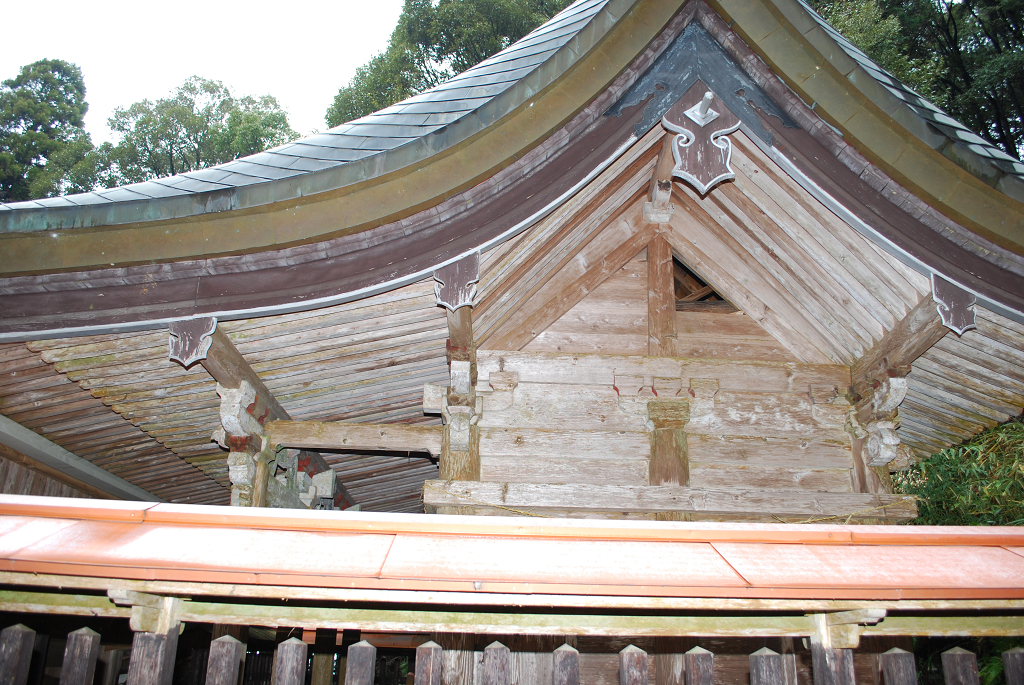 久米熊野坐神社本殿正面妻面