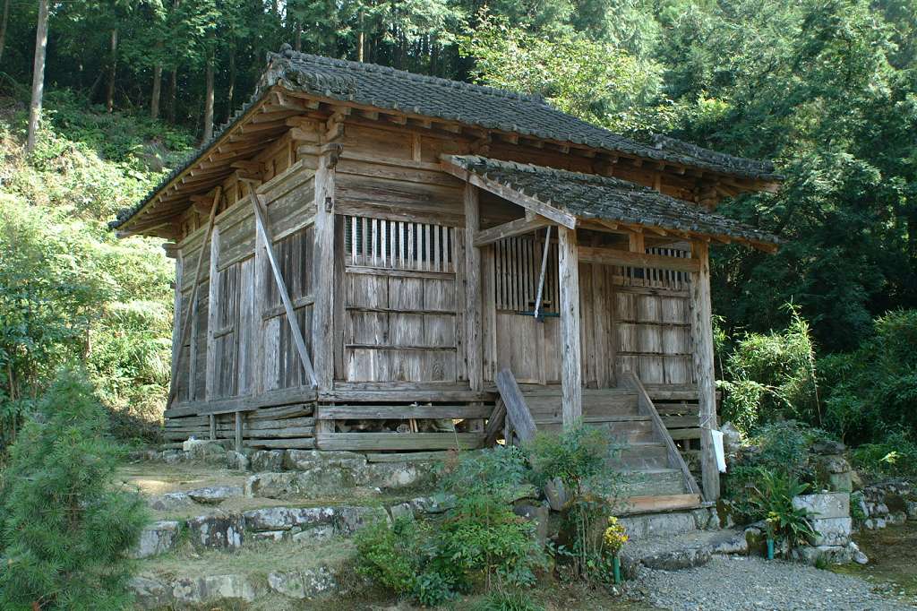 修理前の八勝寺阿弥陀堂正側面