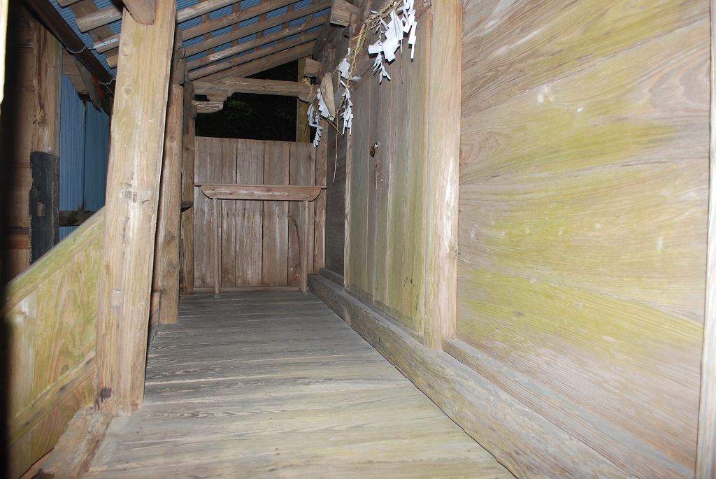 岩野霧島神社本殿向拝