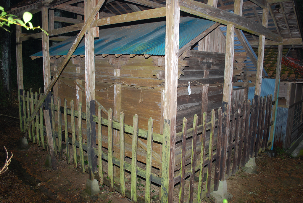 岩野霧島神社本殿背面