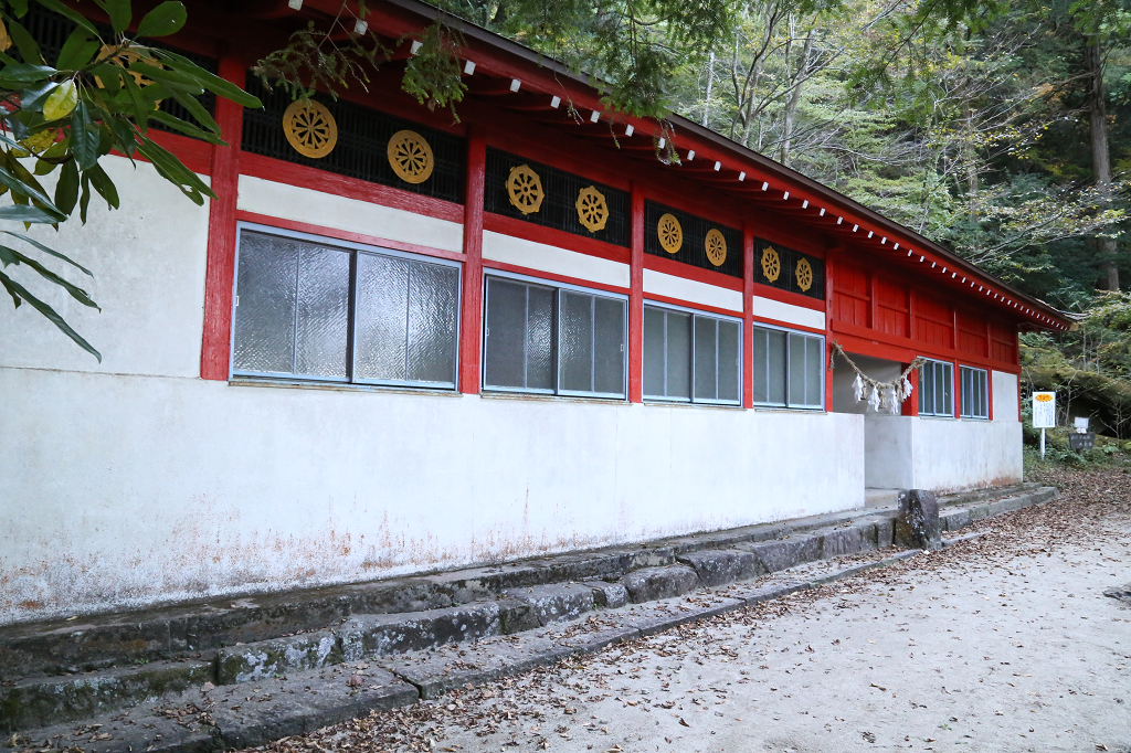 市房山神宮拝殿正面