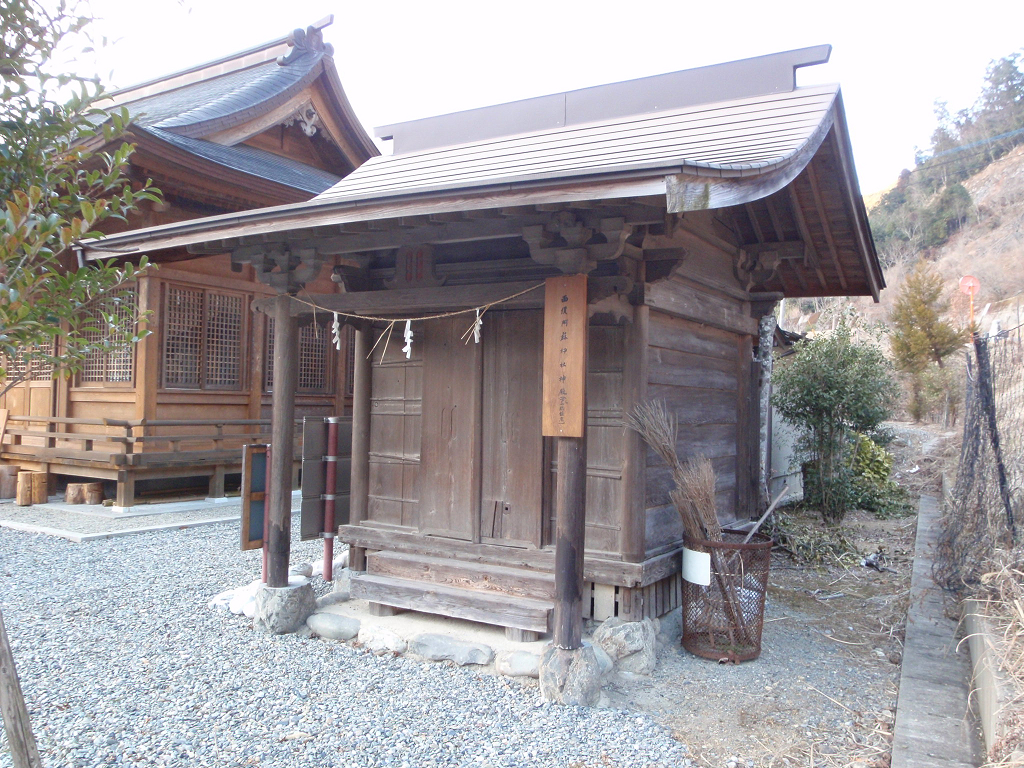 西俣阿蘇神社本殿正側面